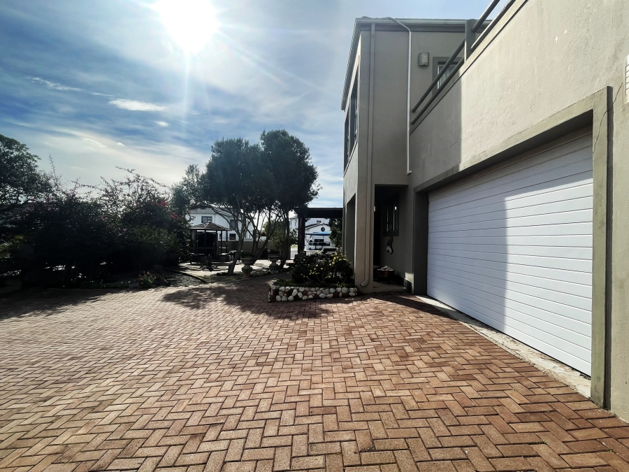 3 Bedroom Property for Sale in Country Club Western Cape